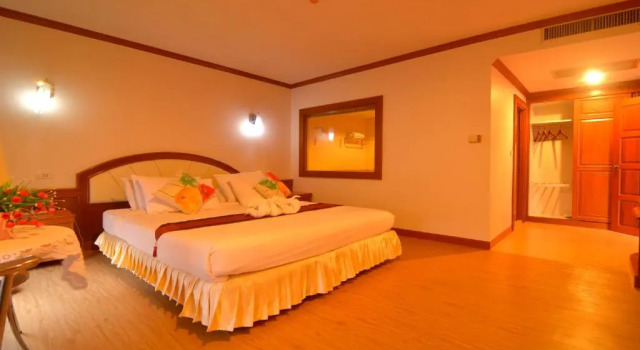 Люкс c 1 комнатой с видом на город Chumphon Gardens Hotel