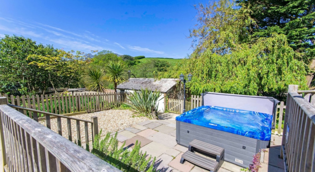 Коттедж Streamways Nr Croyde 6 Bedroom, Sleeps 12-16, Hot Tub