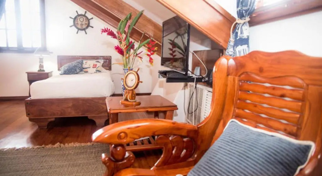 Четырёхместный номер Premium с балконом Hotel Bocas del Toro