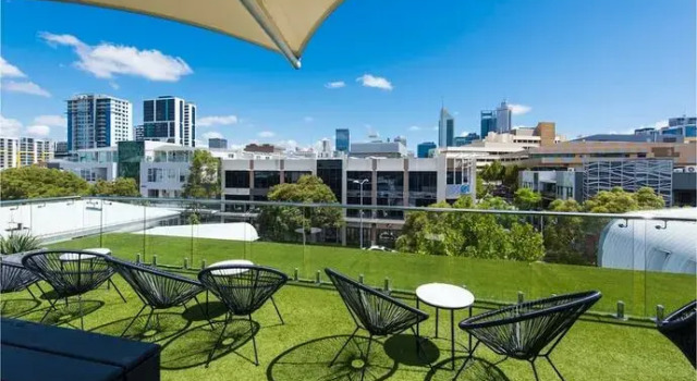 The Nest - Stylish Modern Room with Rooftop Terrace, Забронировать Апартаменты/квартира Апартаменты Перта, рядом с The Perth Mint, Апартаменты/квартира