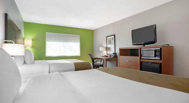 Четырёхместный номер Standard Quality Inn & Suites Birmingham - Highway 280