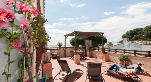 Апартаменты с 2 комнатами с видом на море Seafront LEstartit Apartments