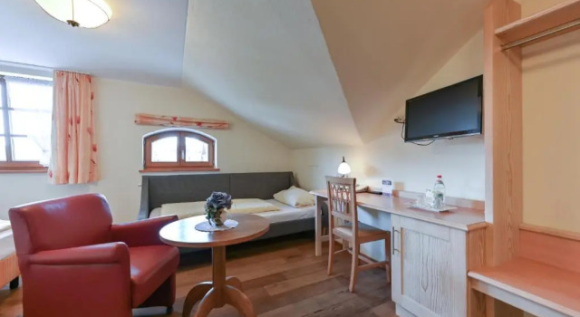 Трёхместный номер Standard Hotel Weinbauer