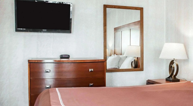 Castle Inn & Suites Niagara Falls, Book Hotel Hoteller i Niagara Falls med pool, Swimmingpool