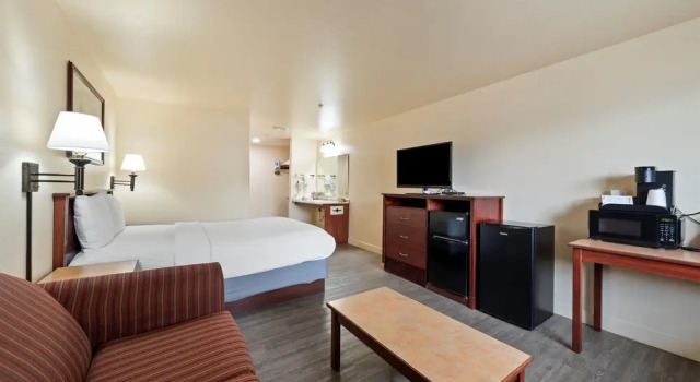 Двухместный номер Deluxe Quincy INN and Suites