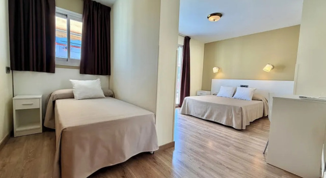 Трёхместный номер Standard с балконом Hotel Celymar