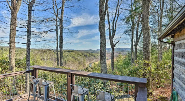 Коттедж Cabin Near Boone w/ Hot Tub & Mountain Views