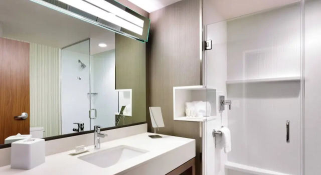 Четырёхместный номер Standard с балконом Courtyard by Marriott Sedona
