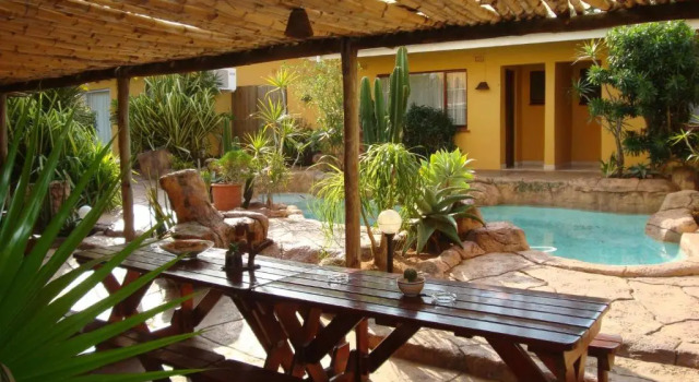 Семейный номер Standard Flintstones Guest House Durban
