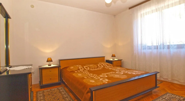 Apartment 1586