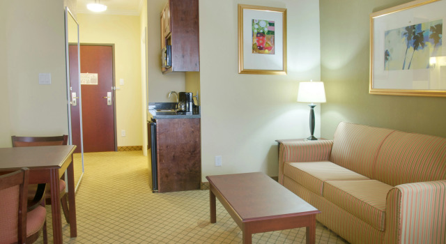 Holiday Inn Express Hotel & Suites Winnie, Boek Hotel Winnie Houston