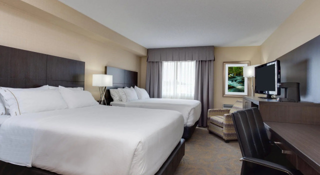 Четырёхместный номер Standard Holiday Inn Express & Suites Fredericton by IHG