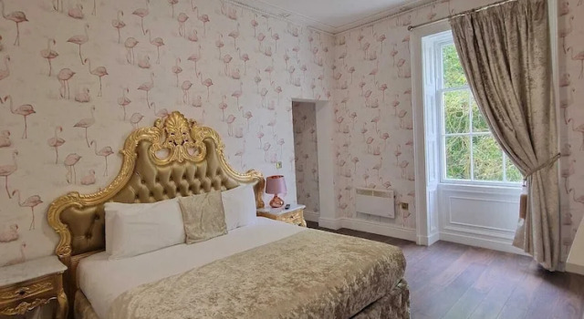 Четырёхместный номер Superior RainHill Hall Hotel