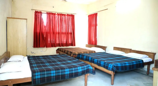 N.D. Tiwari Youth Hostel, Rezerwuj Hostel Hostele w Padra, Hostel
