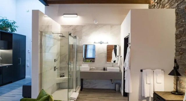 Полулюкс 48 King West Boutique Hotel