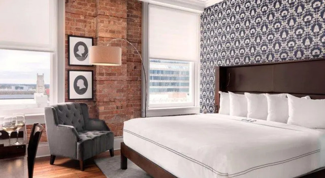 Кровать в общем номере Q&C Hotel and Bar New Orleans, Autograph Collection