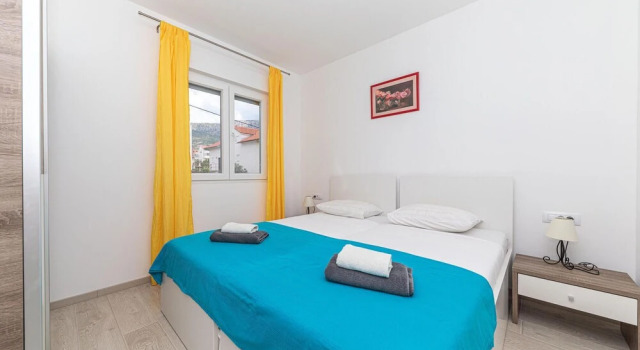 Beautiful Home in Kastel Kambelovac With Wifi and 4 Bedrooms, Book Hotel Kastel Kambelovac Kaštela