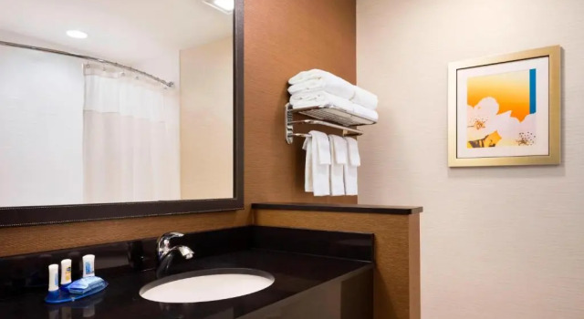 Четырёхместный номер Standard Fairfield Inn & Suites Akron Fairlawn