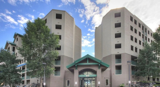 Towers at Lakepoint 605 by RedAwning