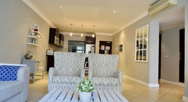 Beach House-style Apartment In City Centre