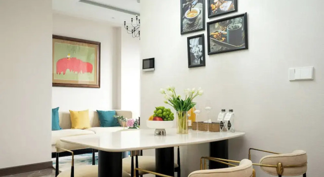 Апартаменты Executive с 3 комнатами с видом на город The Gloria Serviced Apartment by Silk Path