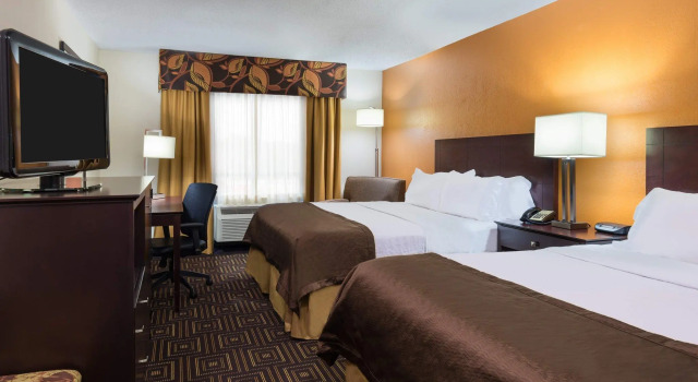 Четырёхместный номер Standard Holiday Inn Knoxville West- Cedar Bluff Rd by IHG