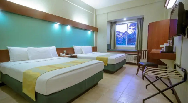 Четырёхместный номер Standard Microtel by Wyndham Tarlac