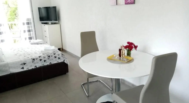Studio apartman Iva, Забронировать Апартаменты/квартира Отели Сребрено с парковкой, Парковка