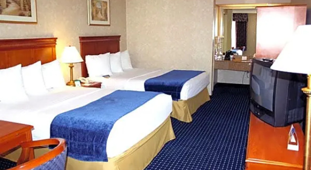 Четырёхместный номер Standard Quality Inn Phoenix North I-17