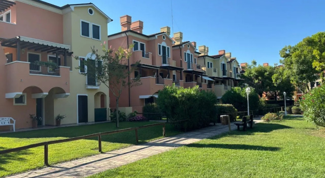 Seaside Apartment With Shared Pool, Prenota Appartamento Hotel a Veneto con parcheggio, Parcheggio