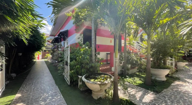 Кровать в общем номере Red House Homestay - Villa