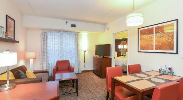 Четырёхместный люкс c 1 комнатой Marriott Cincinnati North