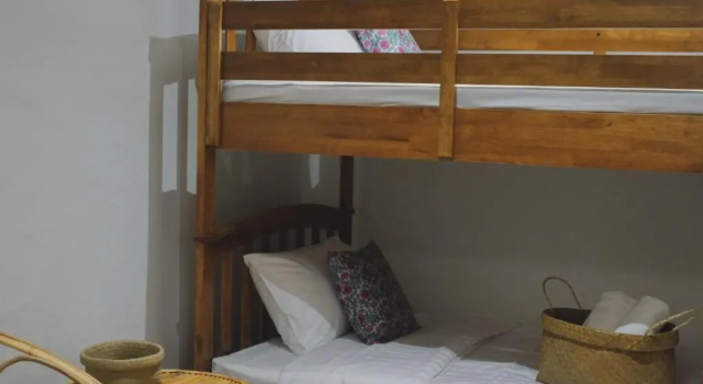 Кровать в общем номере Matou Hostel and Cafe