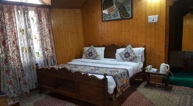 New Bombay Heritage, Забронировать Отель Сринагар Jammu & Kashmir Ski