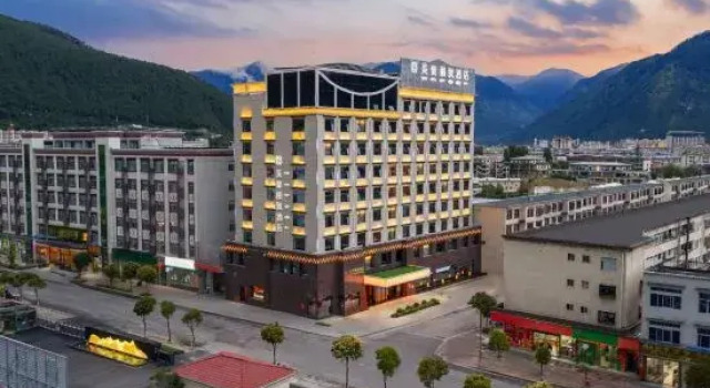Mehood Lestie Hotel (Nyingchi Municipal Government Gongbu Yinxiang Branch), Varaa Hotelli Hotellit Nyingchi pysäköinnillä, Pysäköinti