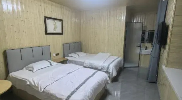 Кровать в общем номере (мужской номер) Artic Village Yujiangchun Farmer's House