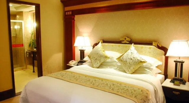 Люкс Deluxe Vienna International Hotel Beihai Beibuwan Square Branch