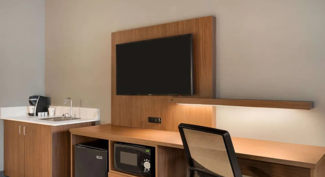 Четырёхместная студия La Quinta Inn & Suites by Wyndham Springfield