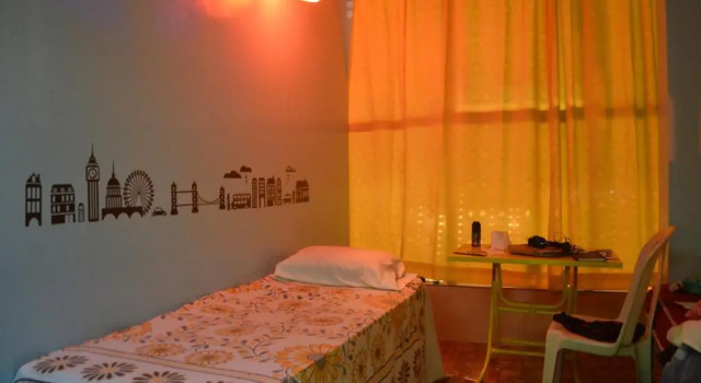 Кровать в общем номере (мужской номер) The Little Blue Window Hostel