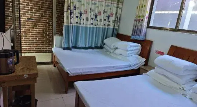 Кровать в общем номере Yanlaixing Guesthouse