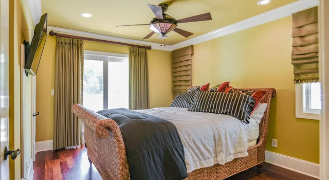 Large Home On Private Peninsula With Hot Tub + Sauna! 4 Bedroom Home, Reserva ahora Hotel Gadsden Alabama