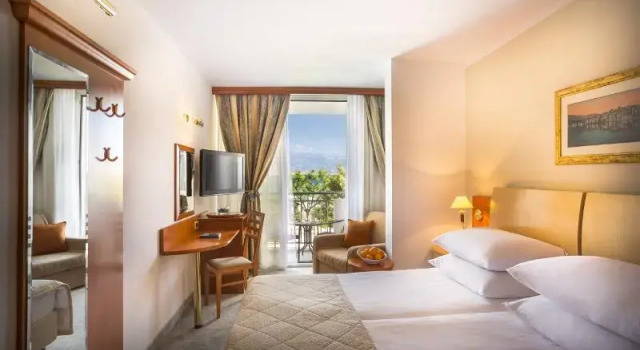 Трёхместный номер Superior с балконом и с видом на море Sunny Baška Residence by Valamar