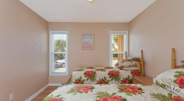 Ocean Sunrise 3 Br home by RedAwning, Rezerwuj Hotel Hotele w Saint Augustine Area z parkingiem, Parking