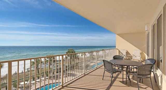 Номер Standard Astonishing Oceanfront Condo with Oversized Balcony to Enjoy Amazing Gulf View - Unit 0204 by RedAwning