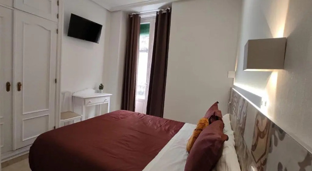 Двухместный номер Standard с балконом Hostal Alfaro