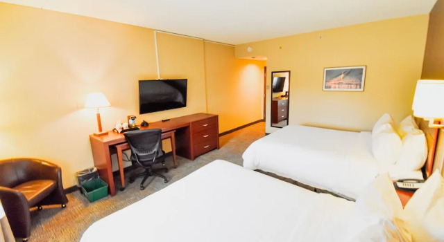 Четырёхместный номер Deluxe Canad Inns Destination Centre Garden City