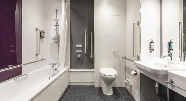 Номер Standard Premier Inn Weymouth Seafront