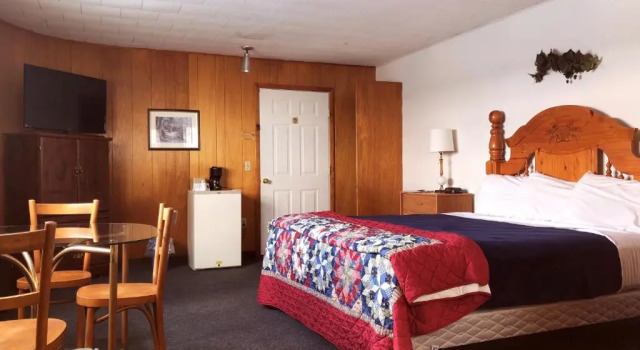 Люкс Showboat Motel Restaurant & Bar