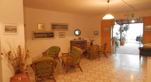 Apollon Hotel, Забронировать Отель Отели Метана с парковкой, рядом с Развалины Микен, Парковка