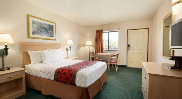 Travelodge by Wyndham Niagara Falls